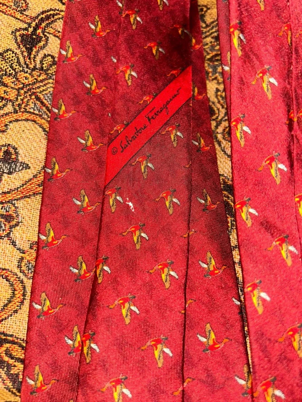 Salvatore Ferragamo red 100% silk flying ducks mens tie